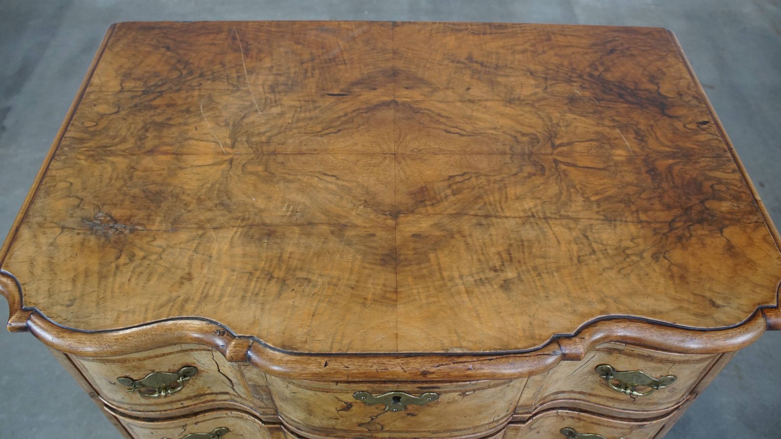 Baroque Curved Burl Walnut Wooden Antique Chest Of Drawers From The 18th Century With 4 Drawers And A Beautiful Patina photo vintage