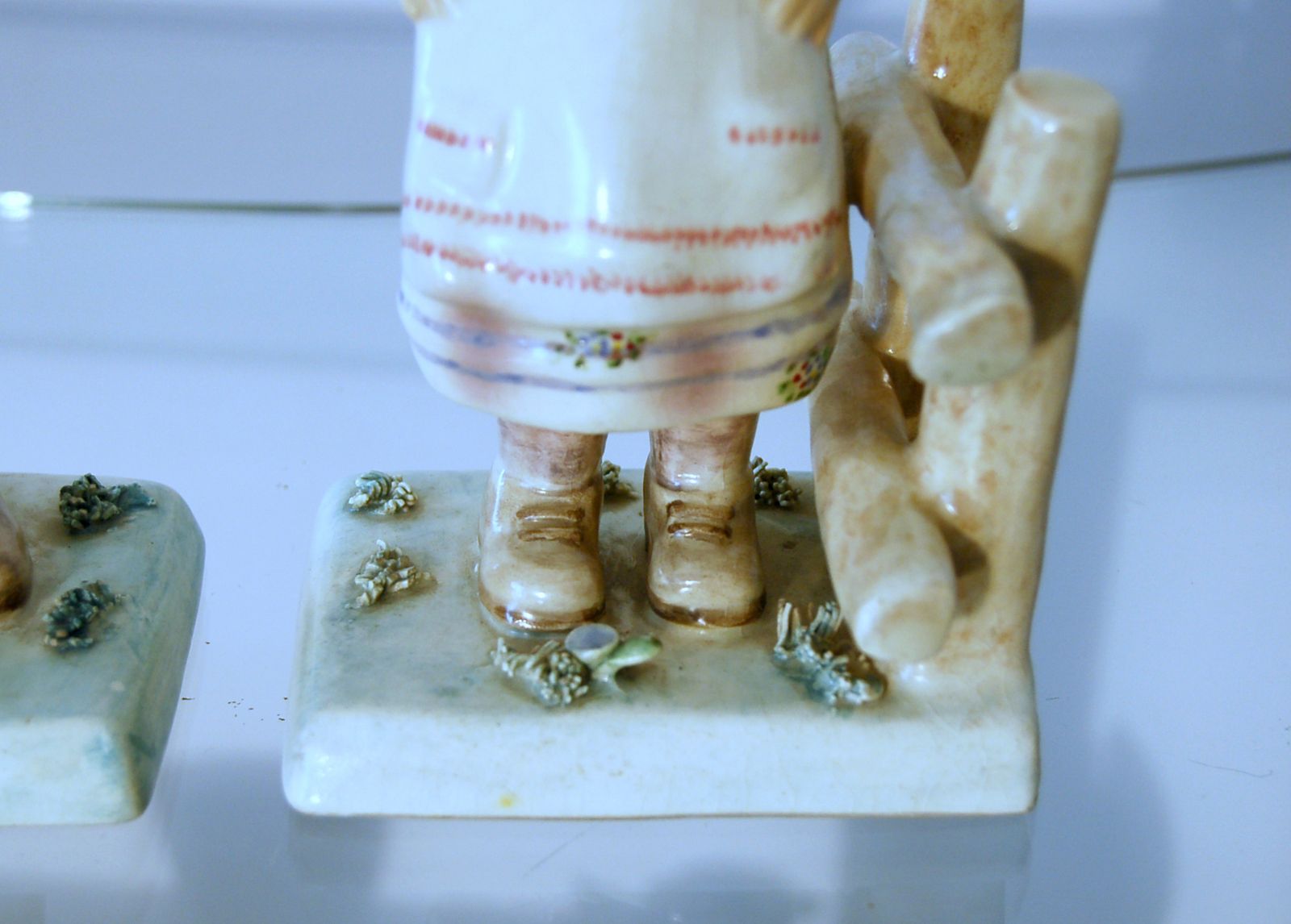 photo furniture Preciosa Torino Pair Of Majolica Figurines / Italy 1940 Ca