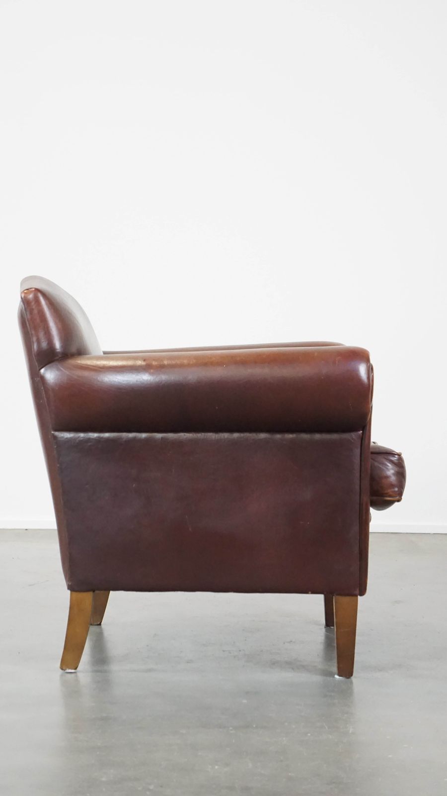 Beautiful, Sleekly Finished Design Armchair/Armchair Made Of Sheep Leather photo for sale