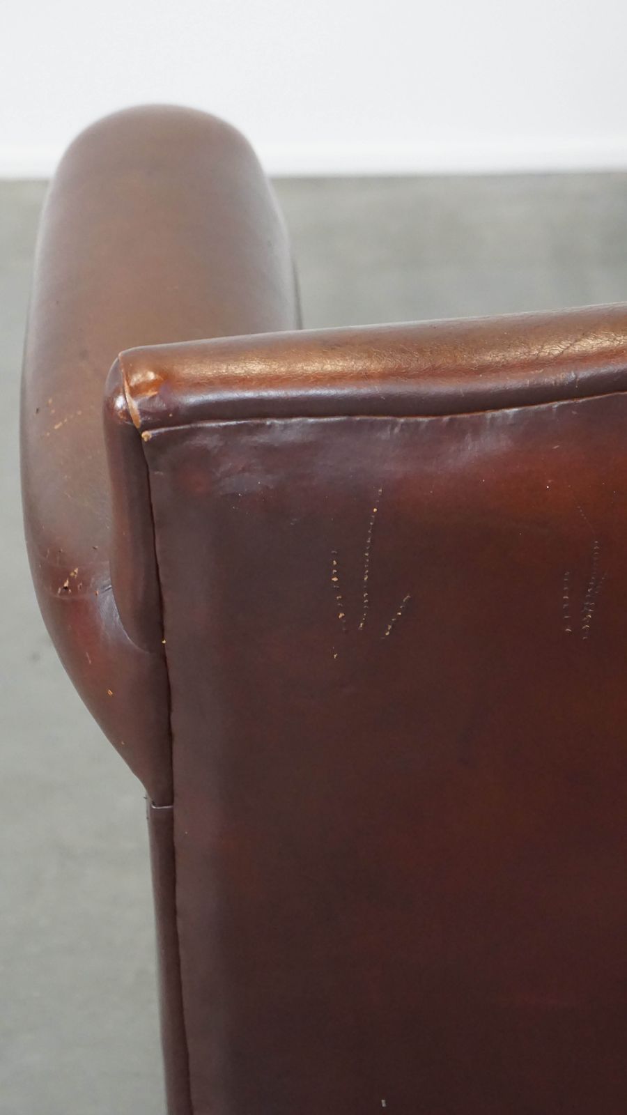 Meubels Strak Afgewerkte Fauteuil Van Schapenleer photo