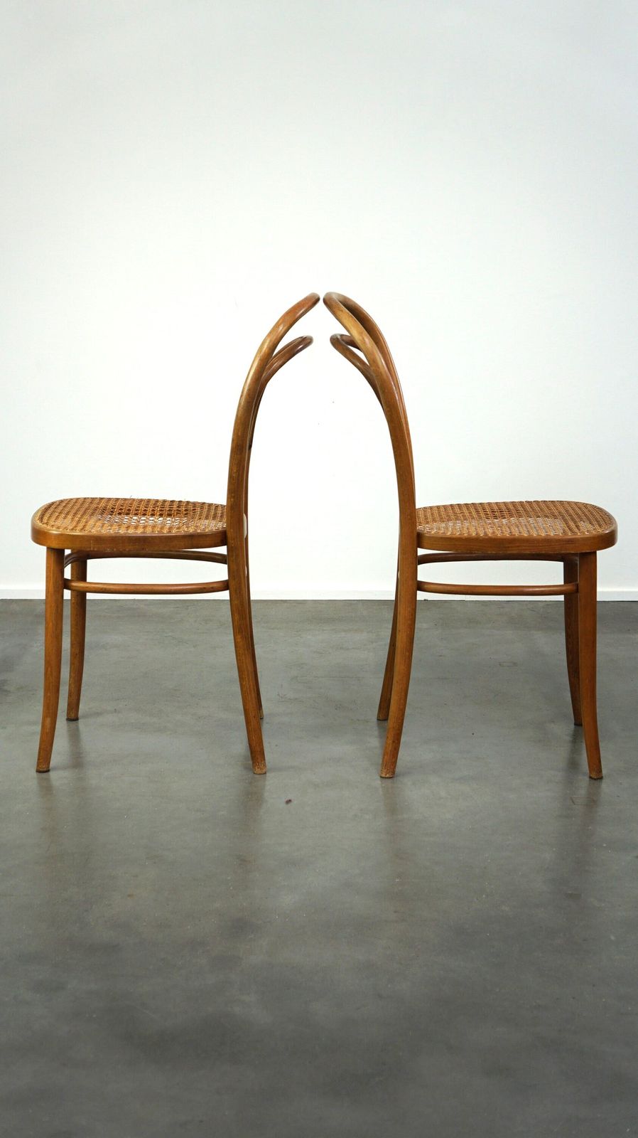 Set Van 2 Bruine Vintage Thonet/Bistrostoelen Met Gevlochten Zitting photo 319.57349999999997