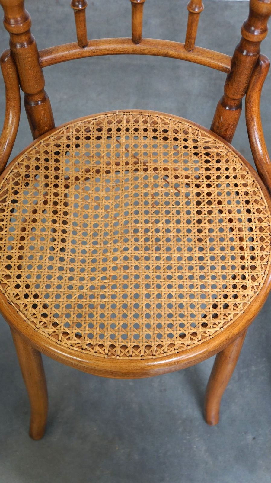 Set Van 4 Antieke Thonet Bistrostoelen Met Een Prachtig Uiterlijk photo vintage