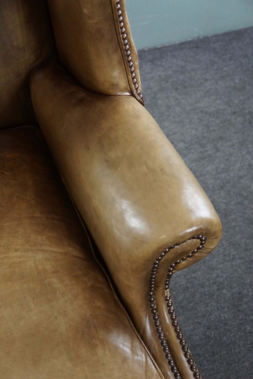 Royal Cowhide Leather Armchair In Very Good Condition photo vintage