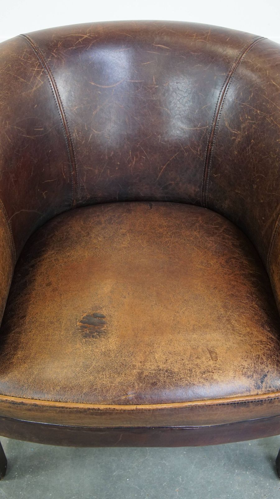 Subtle Sheepskin Club Chair With A Robust Appearance And Neatly Finished With Decorative Nails photo vinterior