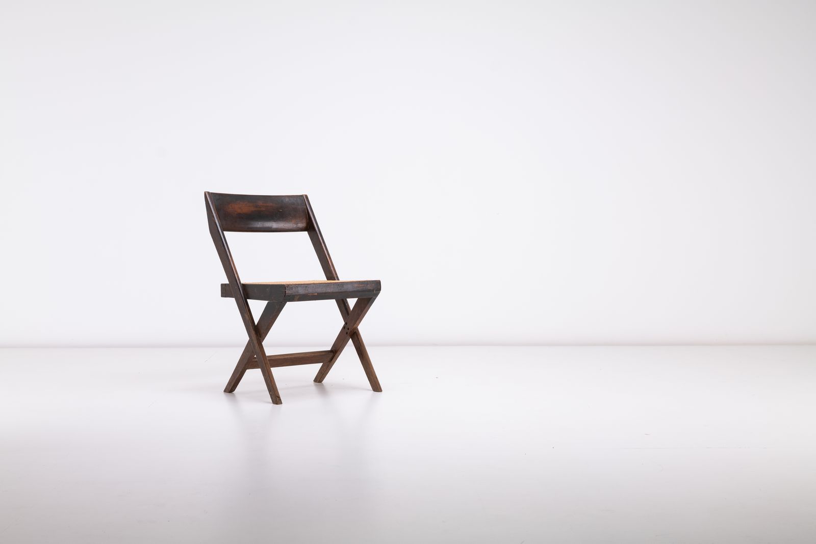 Pierre Jeanneret & Eulie Chowdhury, Library Chair, Chandigarh, 1st Production photo vinterior