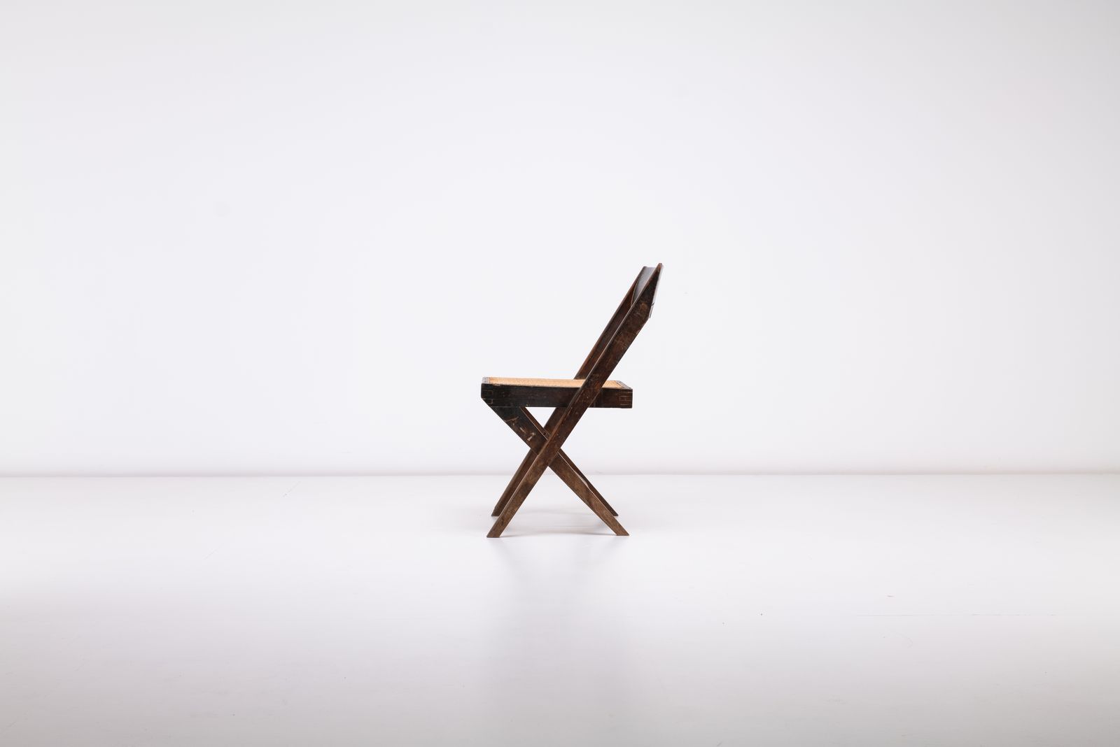 photo furniture Pierre Jeanneret & Eulie Chowdhury, Library Chair, Chandigarh, 1st Production