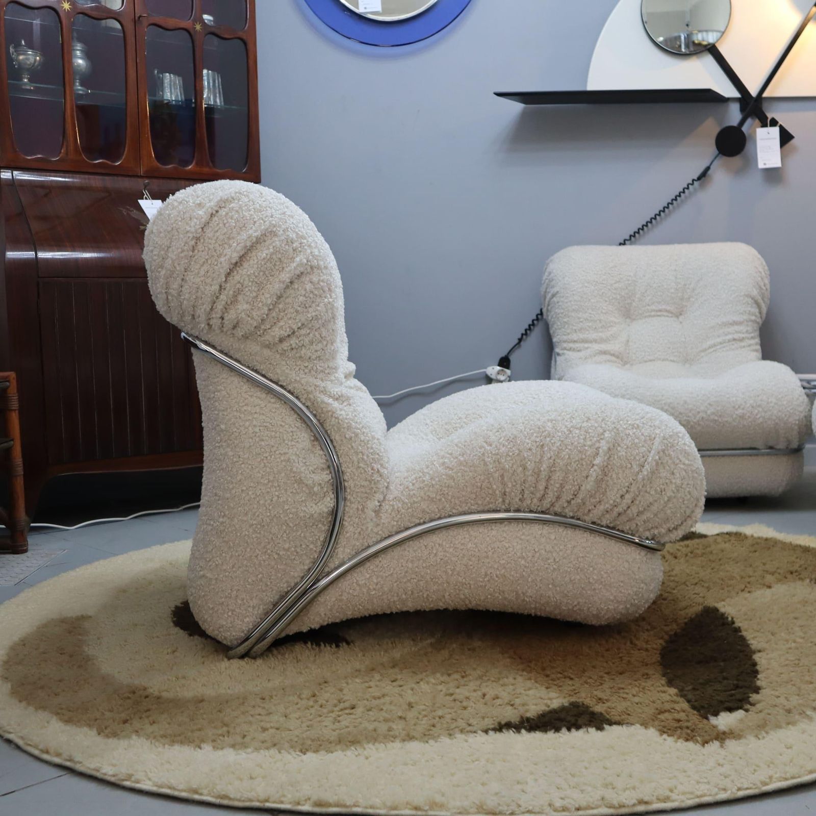 Mid Century Modern White Boucle Lounge Chair 'Corolla' By I.P.E. Italy, 1970s photo vinterior