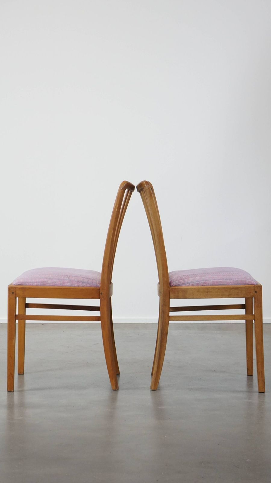 Nice, Cozy Set Of 4 Vintage Danish Design Dining Room Chairs From The 70s With Beautiful Light Purple Fabric Seats photo vinterior