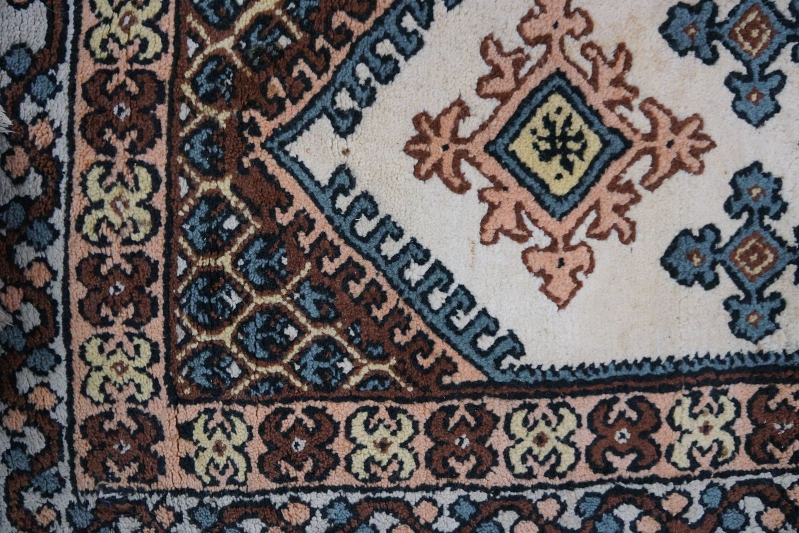 Handgemaakt Berbers Tapijt Uit Tunesië, 200 X 175 Cm photo for sale