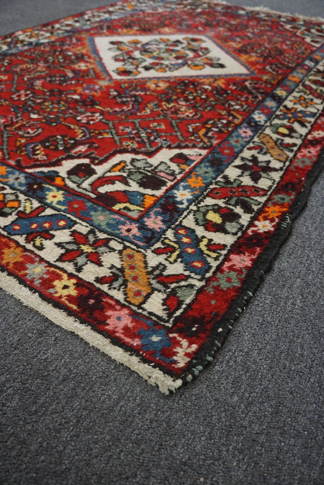 Hand Knotted Carpet/Rug With Tassels And Very Beautiful Pattern And Colors, 167 X 106 Cm photo furniture