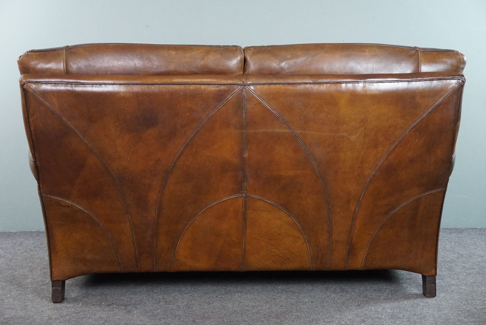 photo for sale Set Van Een Bank En Fauteuil Met Schapenvachtdesign, In Goede Staat