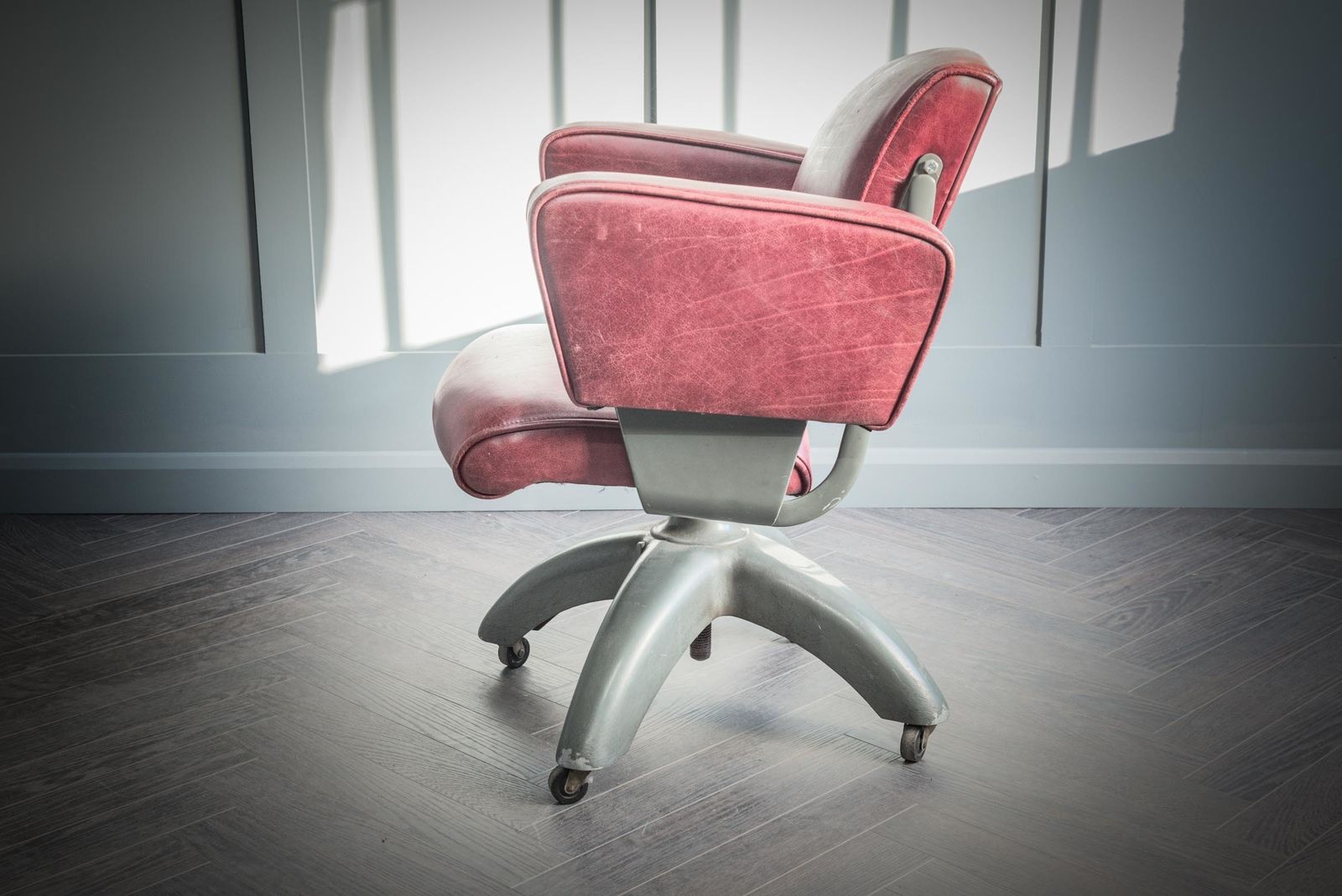 Tansad De Luxe V.26 Red Leather Office Chair photo furniture