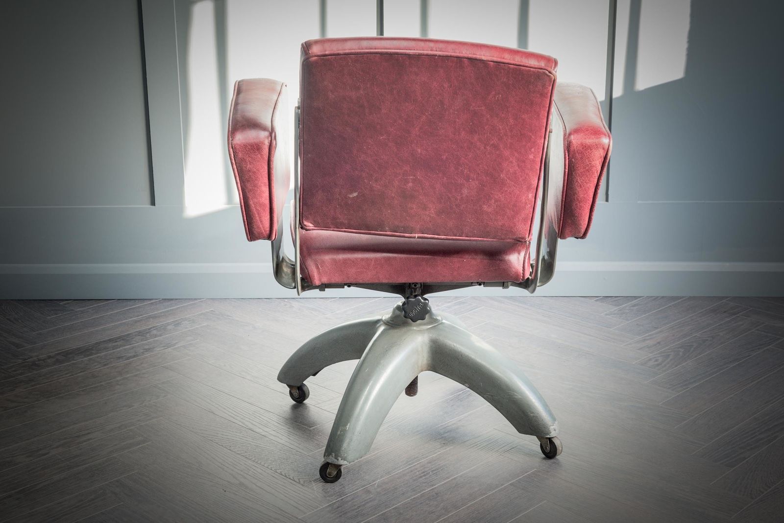 Tansad De Luxe V.26 Red Leather Office Chair photo 495.0