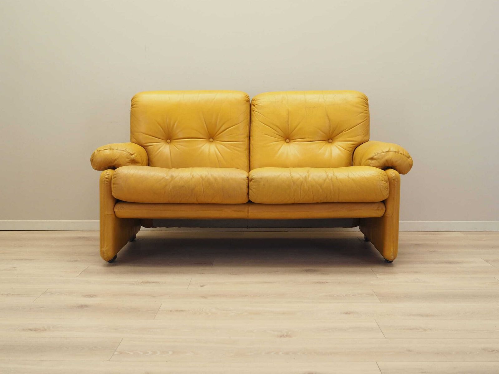 Gele Leren Bank, Italiaans Design, Ca. Jaren 1960, Fabrikant: B&B Italia, Ontwerper: Tobia Scarpa photo furniture