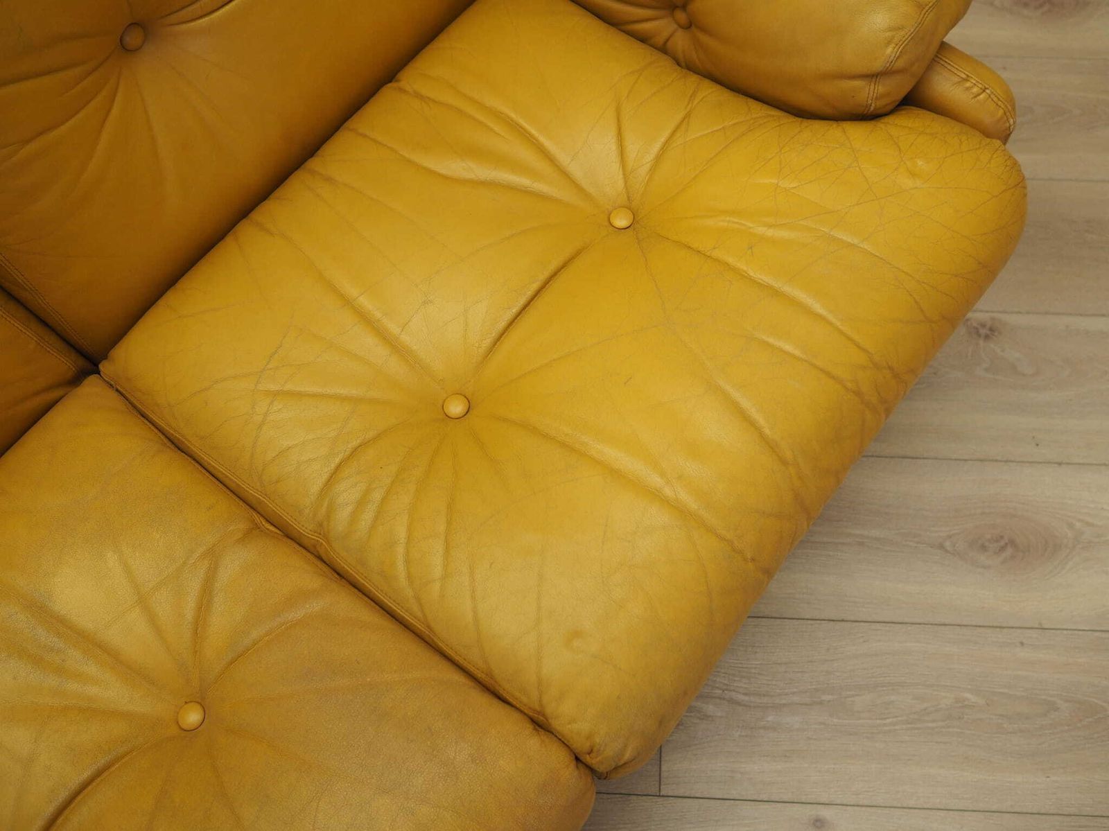 photo for sale Gele Leren Bank, Italiaans Design, Ca. Jaren 1960, Fabrikant: B&B Italia, Ontwerper: Tobia Scarpa