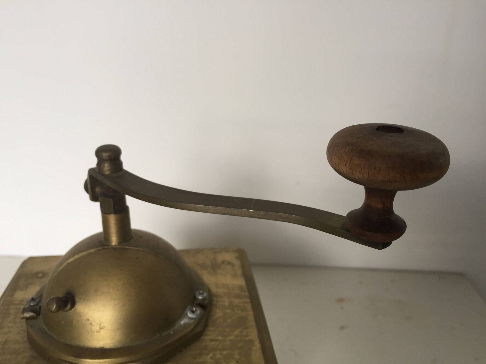 Coffee Mill Vintage Grinder Metal Manual Grinding Pepper Spices Kitchen Decor Gift Traditional Design Hand Made Espresso photo buy