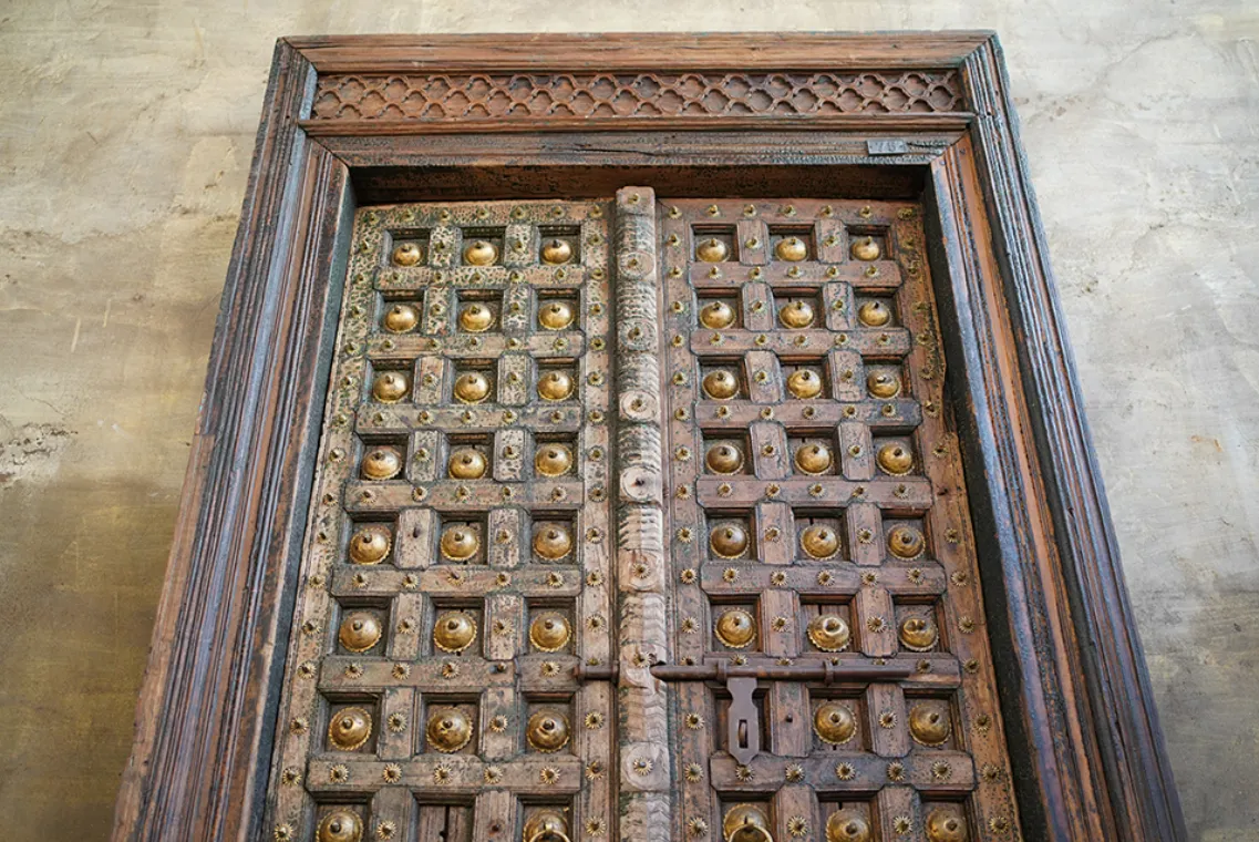 photo furniture Antique Early 1900s Shekhawati Teak Wood Door With Brass Studs – Hand Carved Royal Indian Haveli Entrance