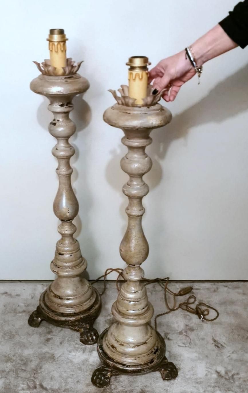 photo vintage Italian Wooden Church Candlesticks In The Shape Of A Torch Holder