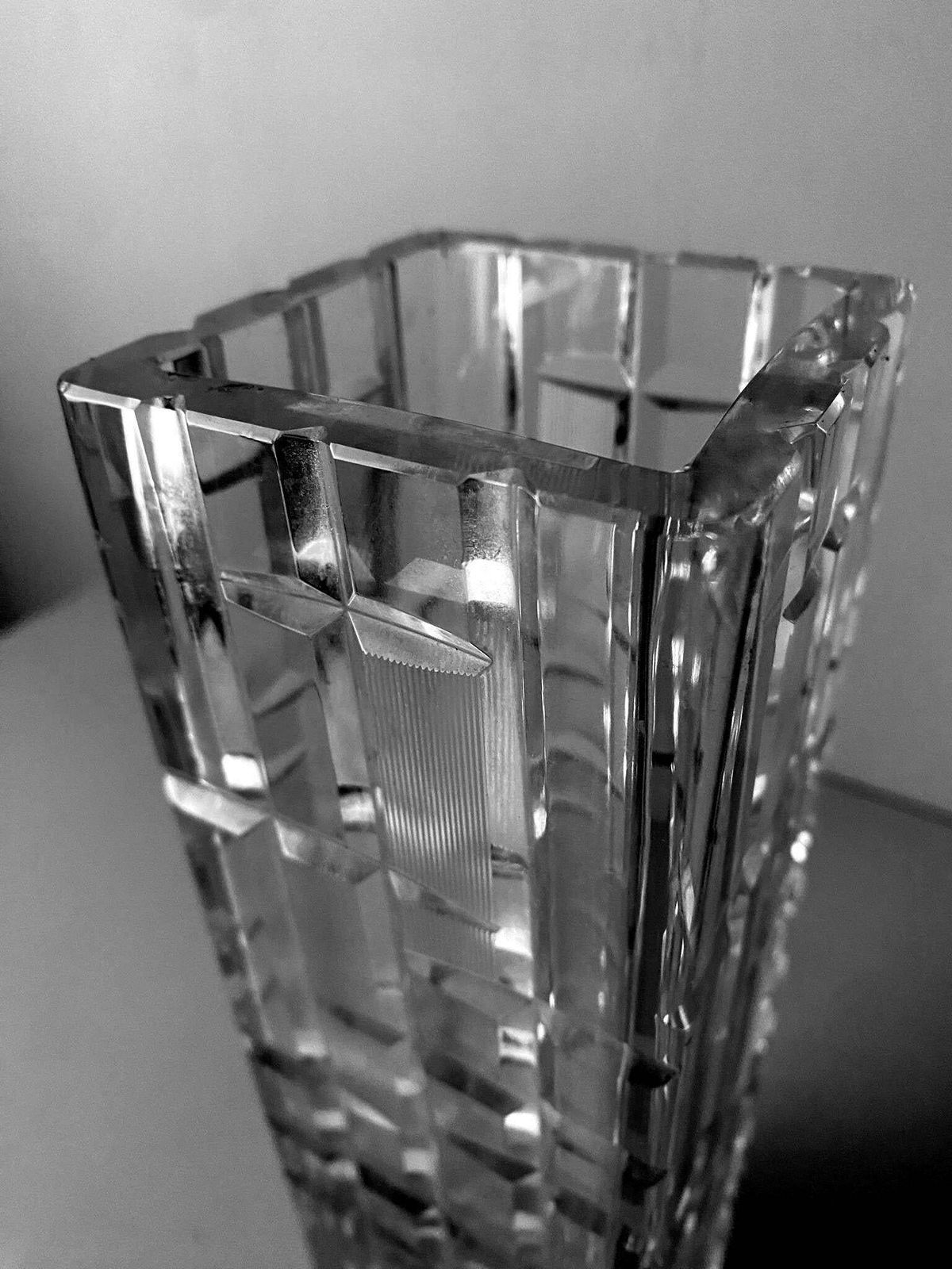 Home Decor Italian Craftsmanship Hand Cut And Hand Polished Beveled Crystal Vase photo