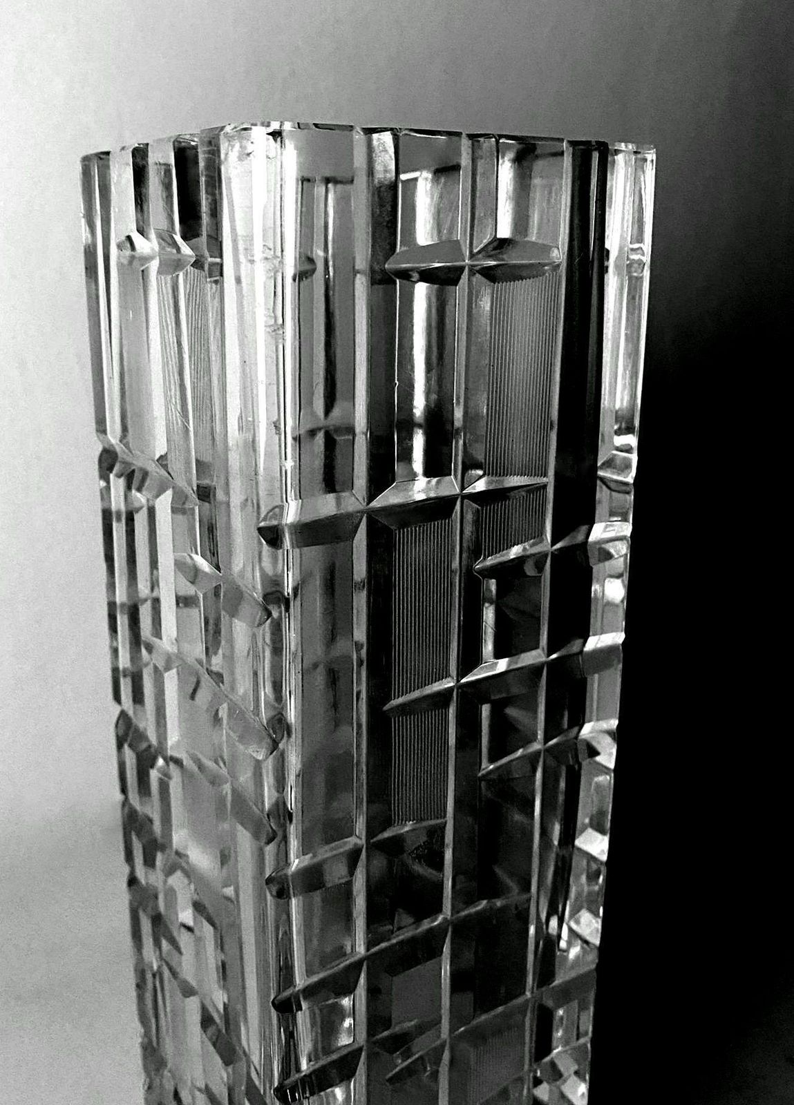 329.0 Italian Craftsmanship Hand Cut And Hand Polished Beveled Crystal Vase photo