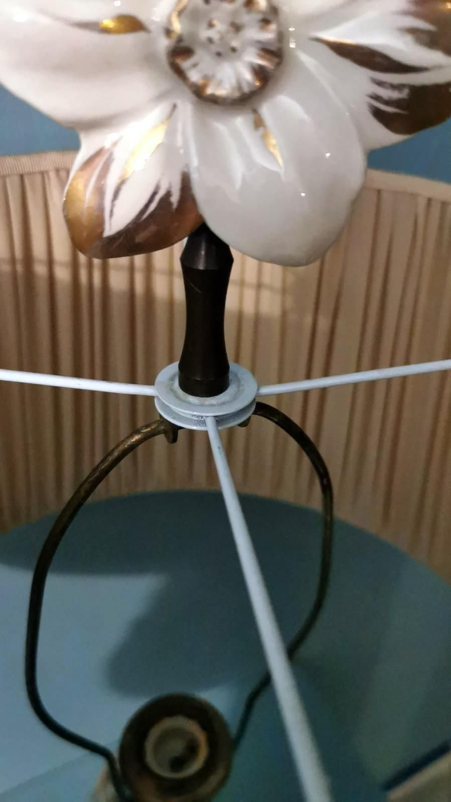 photo vintage Art Noveau Pair Of French Porcelain Lamps Color Ivory And Pure Gold