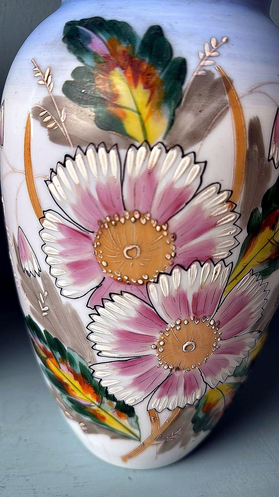 photo vintage Napoleon III Style Pair Of Hand Painted Opaline Glass Vases