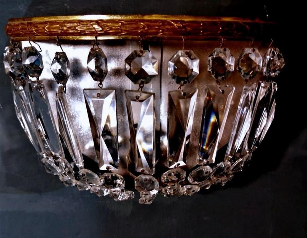 Louis XVI Style French Wall Sconce In Gilt Brass And Crystal photo 406.0