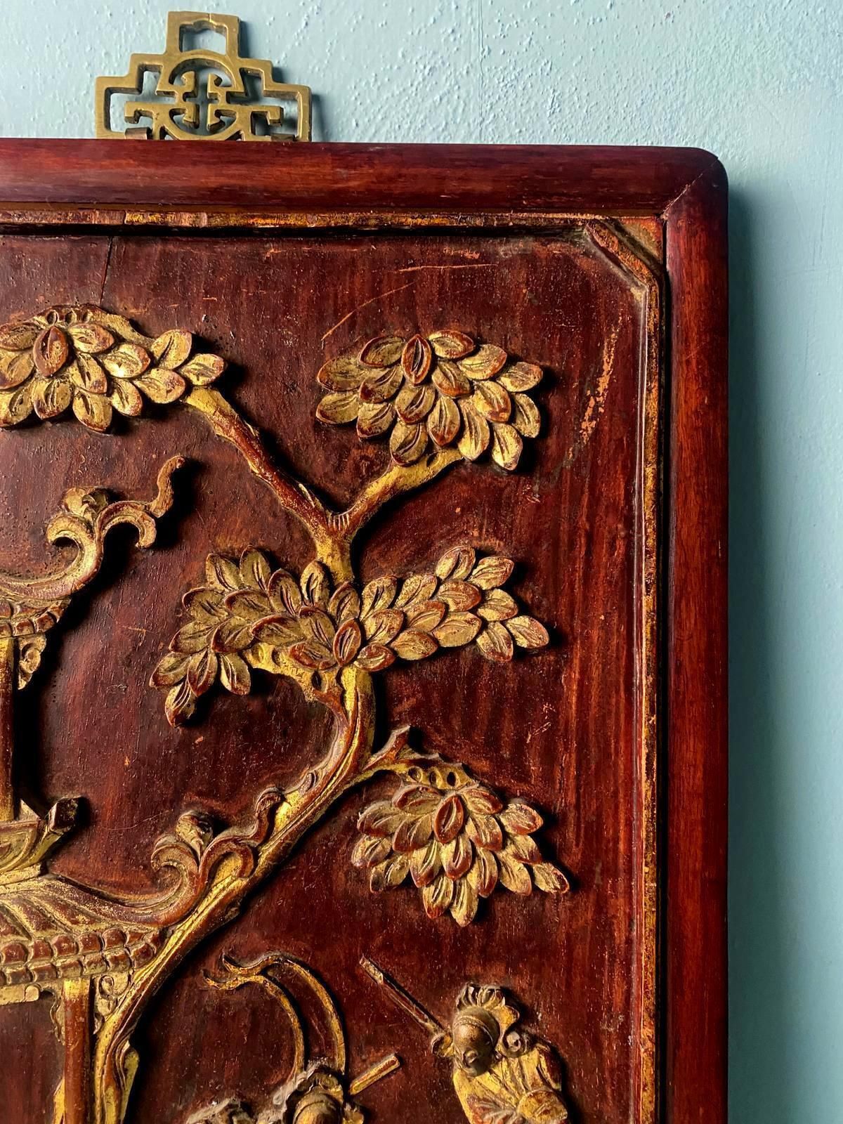 Qing Dynasty Exquisite Chinese Wooden Panel With Raised Figures Gold Leaf (N.2) photo vinterior
