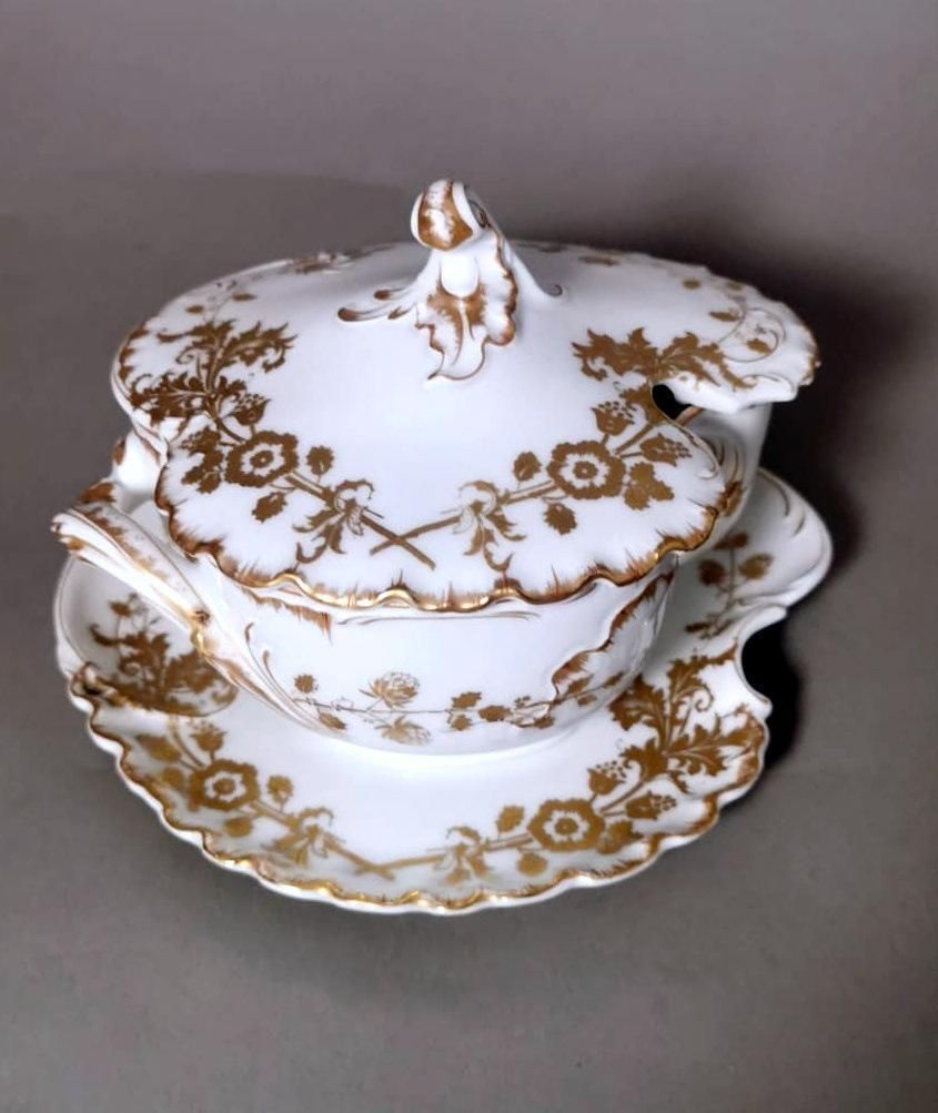Haviland & Co. Limoges French Gravy Boat In White Porcelain And Gold Decoration photo Home Decor