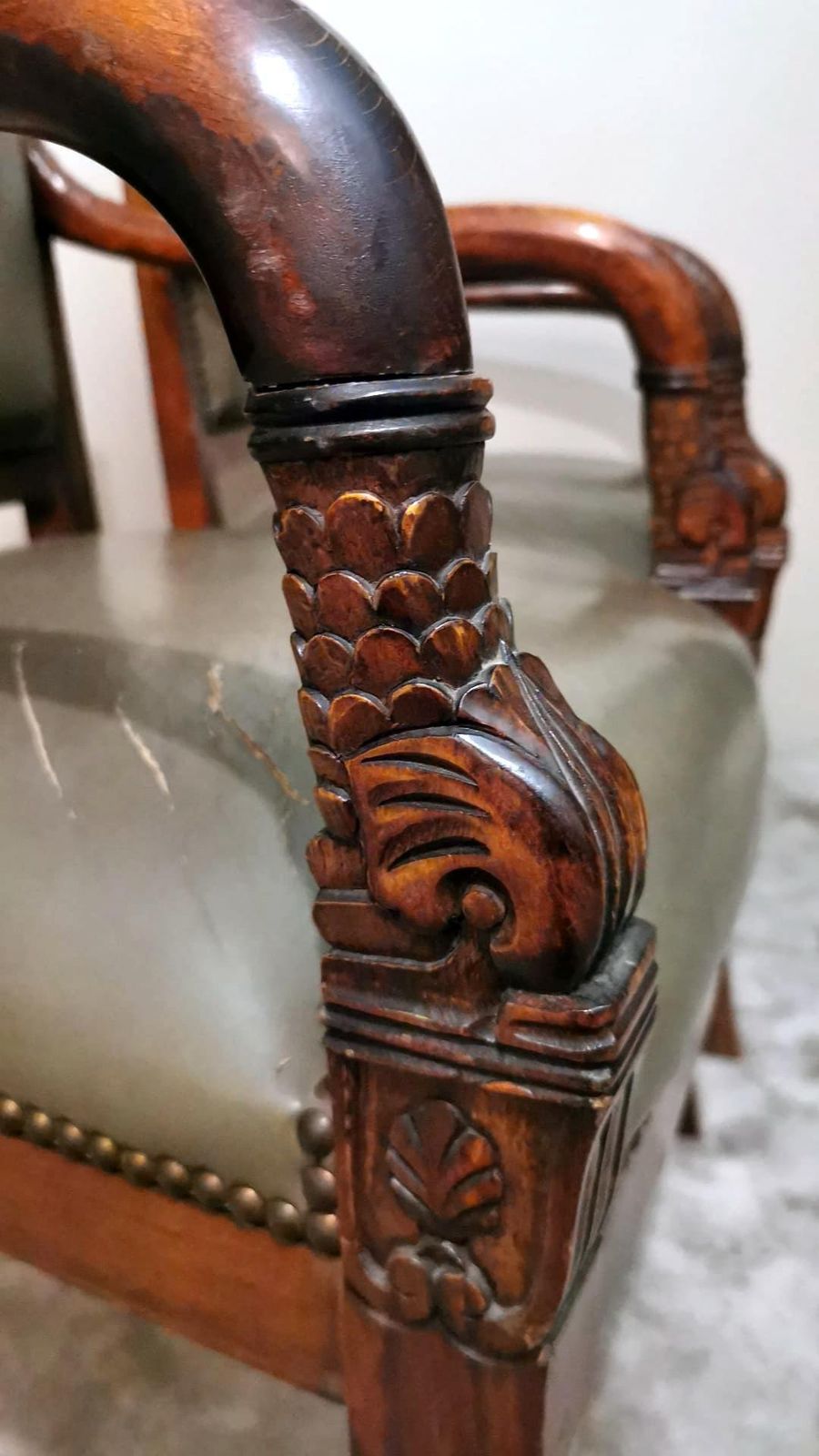 photo vintage Charles X Style Pair Of French "Antique Master" Chairs In Wood And “Cuoio”