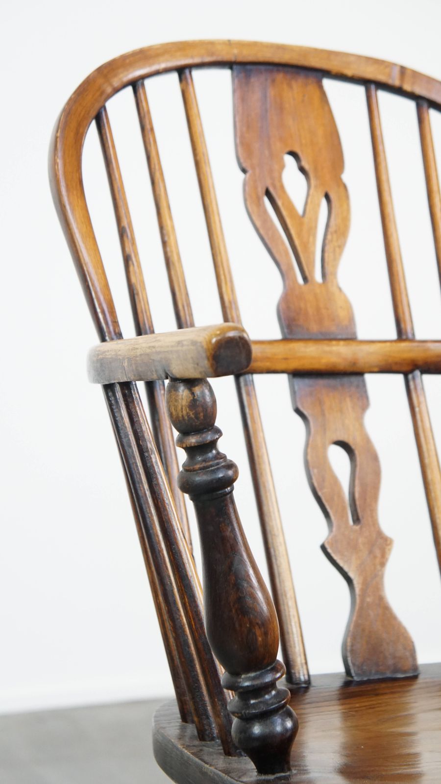 photo for sale Antieke Engelse Houten Windsor Eetkamer /Bijzetstoel Met Mooie Kleurencombinatie En Patina