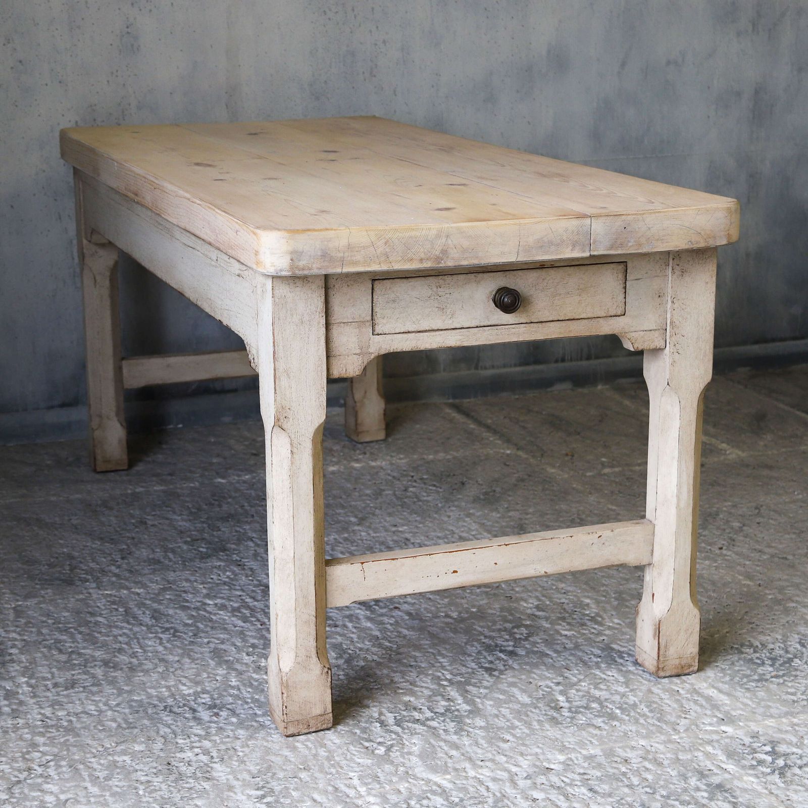 photo vinterior English 19th Century Circa 1880 Country House Prep Table   Later Paint