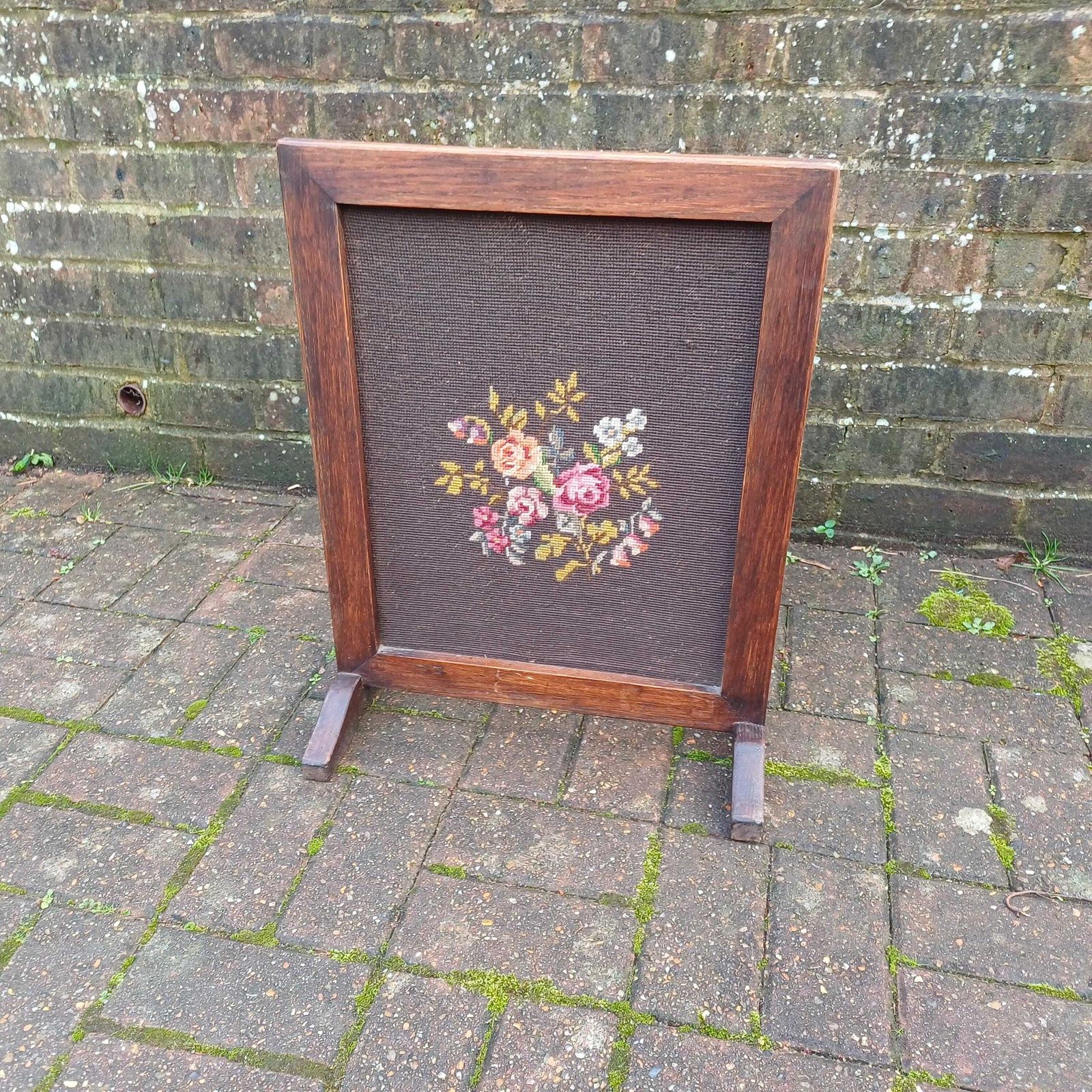 Pretty Vintage Solid Oak Fire Screen With Brown Still Life Tapestry
