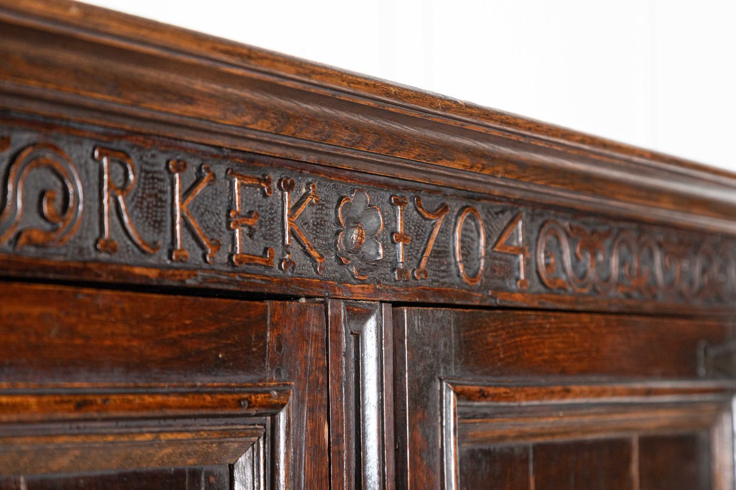 photo vinterior Large English Early 18thc Oak Cabinet