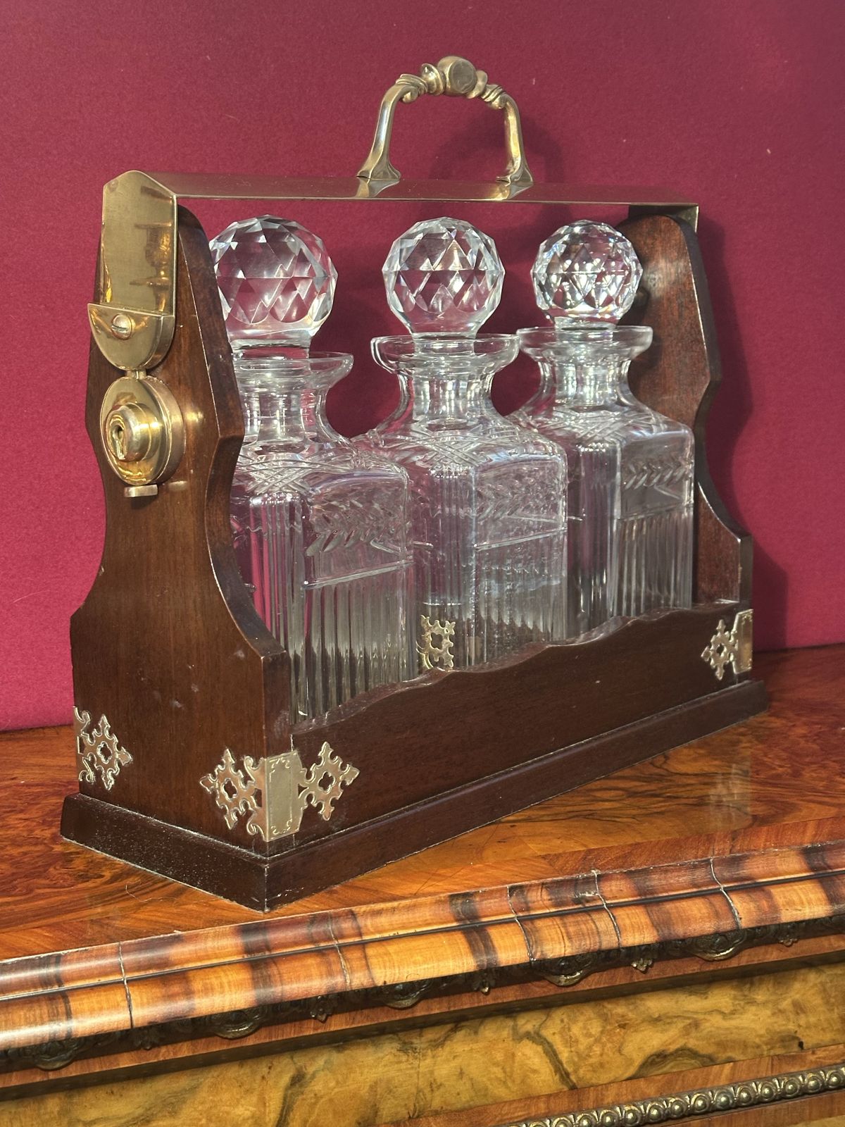3 Decanter Tantalus photo furniture