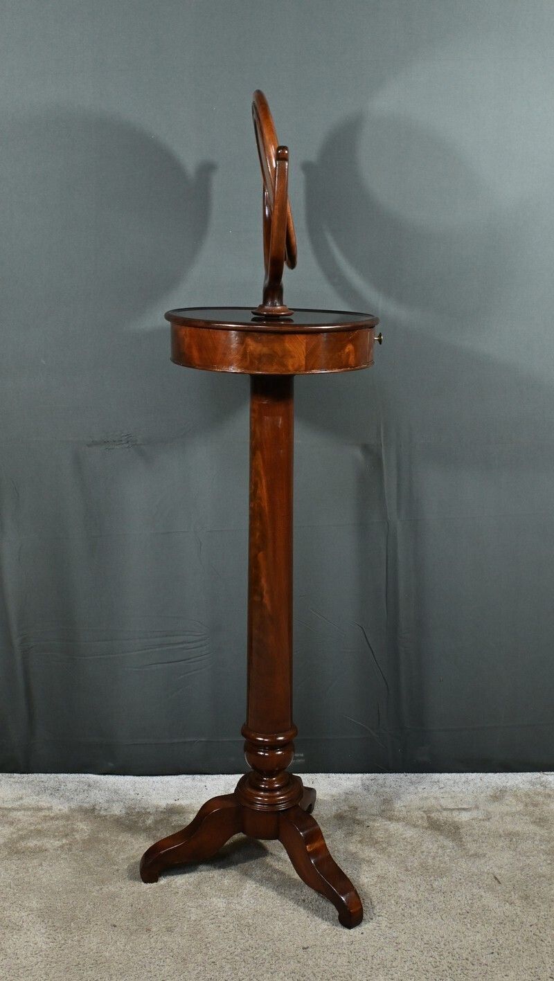photo vinterior Solid Mahogany Barber Shop, Restoration Period – Early 19th Century