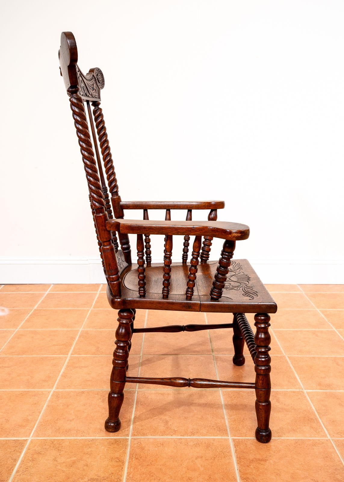 photo vinterior Impressive Antique Oak Windsor Chair Country House Statement Fan Back Fireside Grandfather Armchair Ornate Decorative Carver Hall Throne Chair