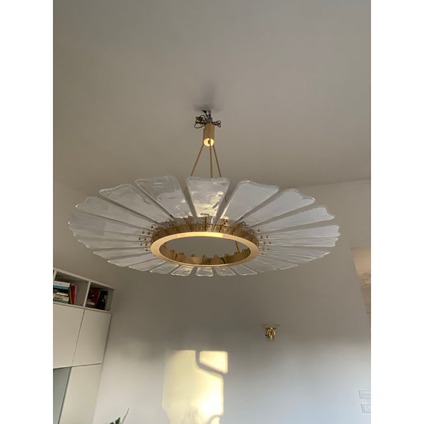 Contemporary Venied White "Marguerite" Murano Style Glass Gold Chandelier photo vinterior