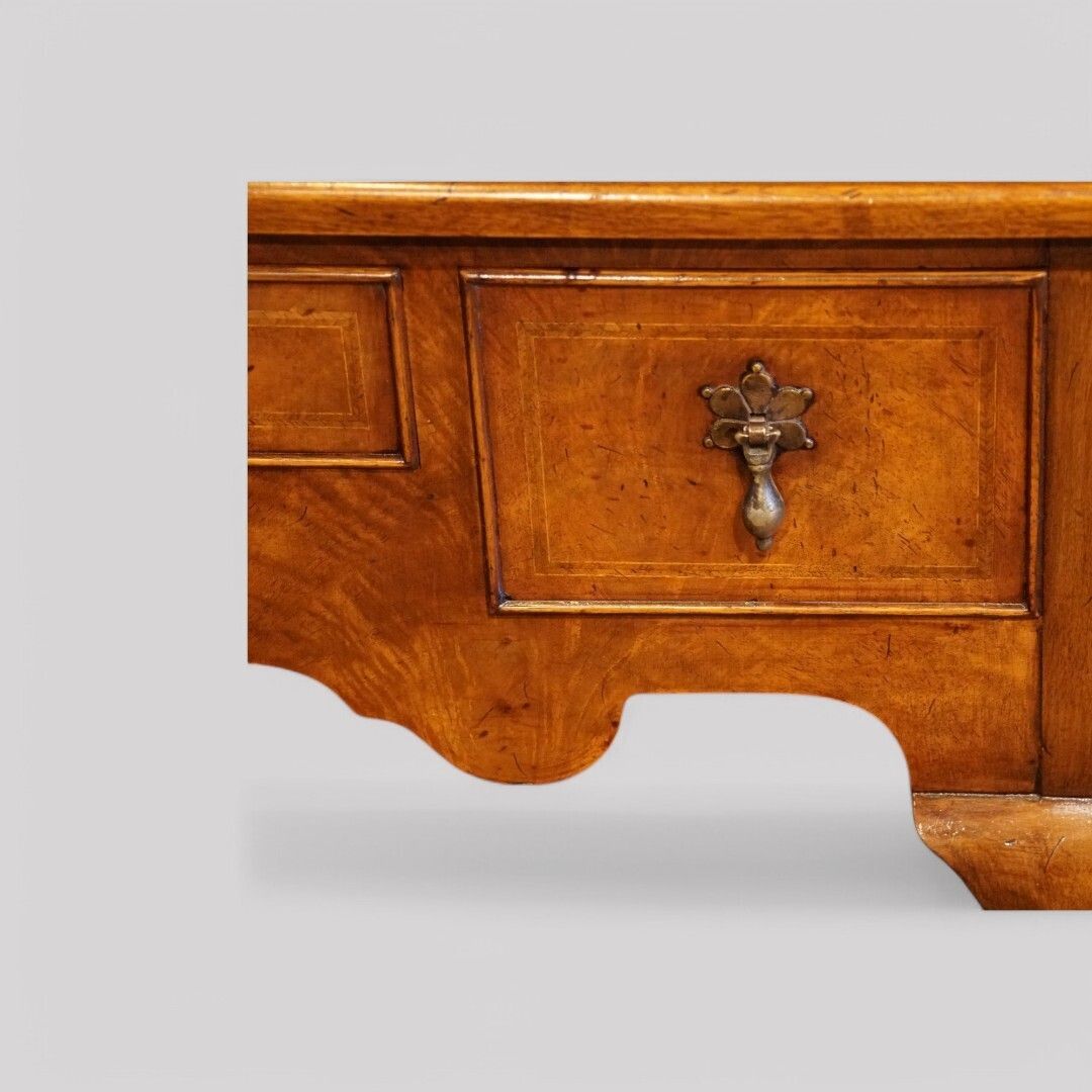 photo furniture Queen Anne Style Walnut Lowboy