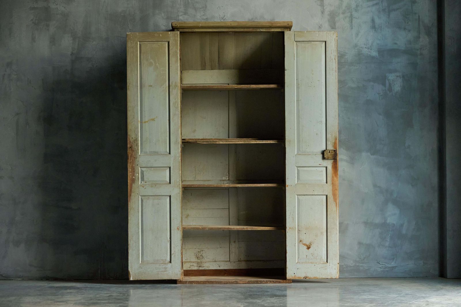 Rustic Primitive Green Cabinet, France, 19th Century photo vinterior