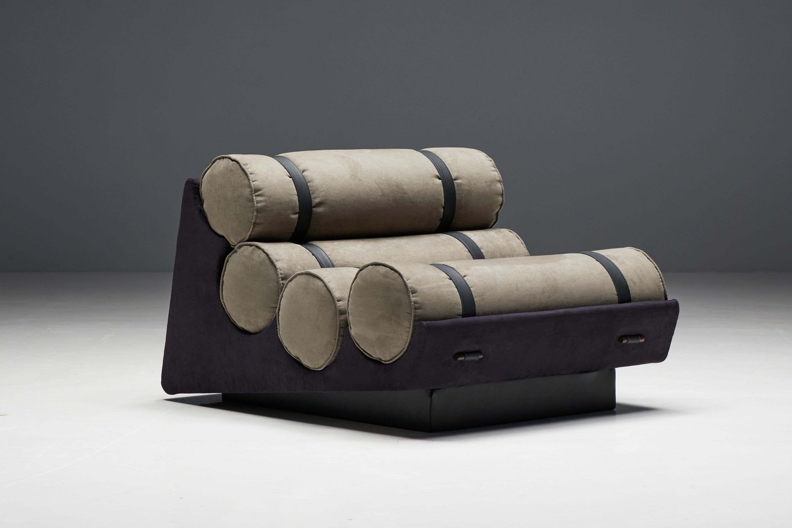 Sculptural Brazilian Modernist Lounge Chair, Brazil, 1970s photo vinterior