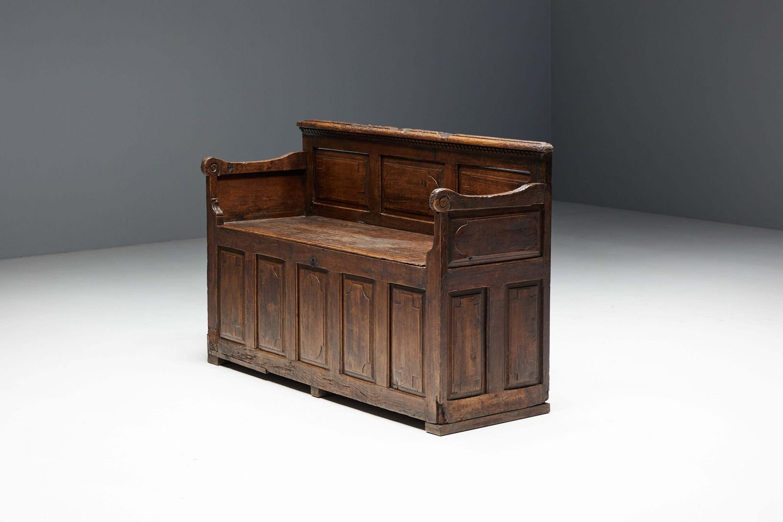 photo furniture Art Populaire Chest Bench, France, 17th Century
