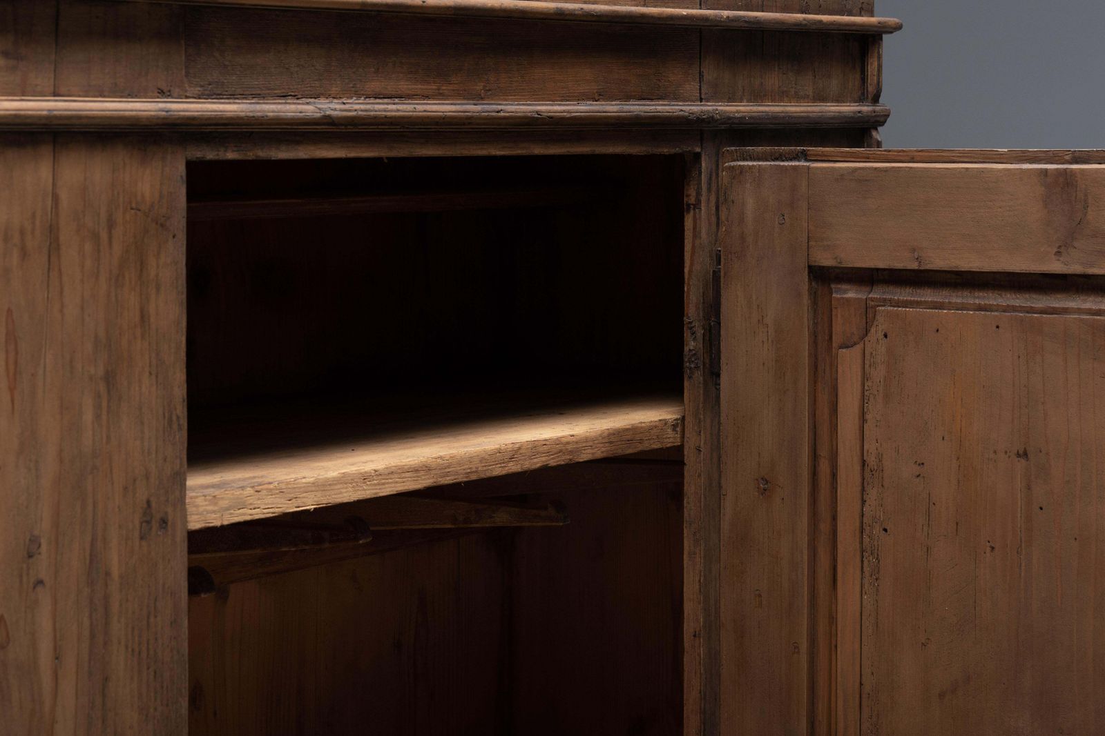 Rustic Travail Populaire Alpine Cabinet, Switzerland, 1800 photo vinterior