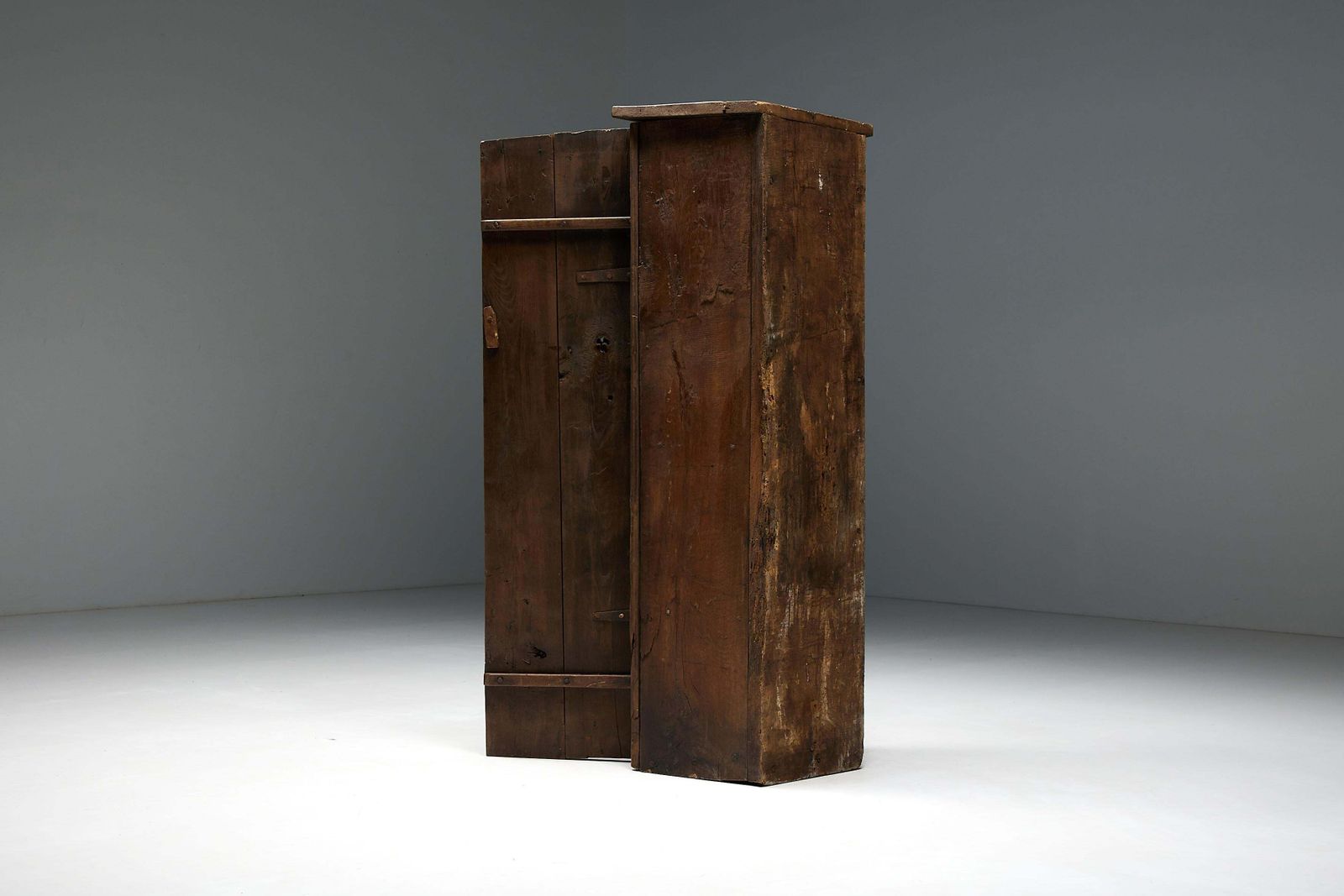 Travail Populaire Monoxylite Cupboard, France, 19th Century photo vinterior