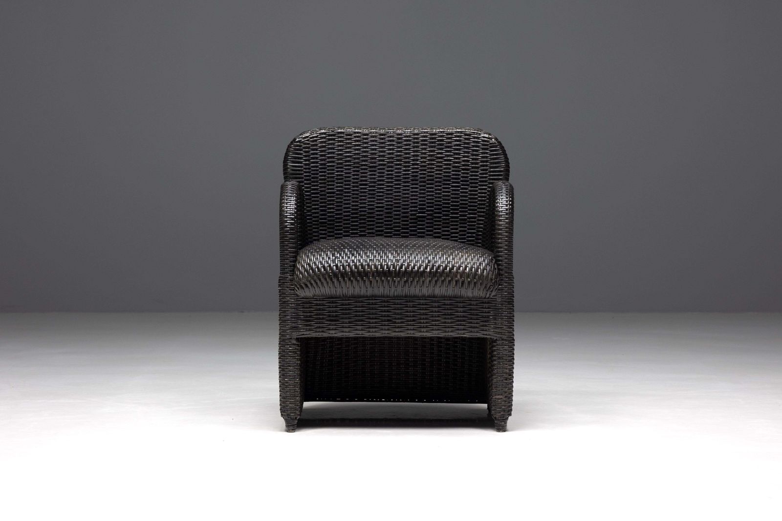 photo buy Armchairs 'Tlinkit' By Gae Aulenti For Tecno, Italy, 1990s