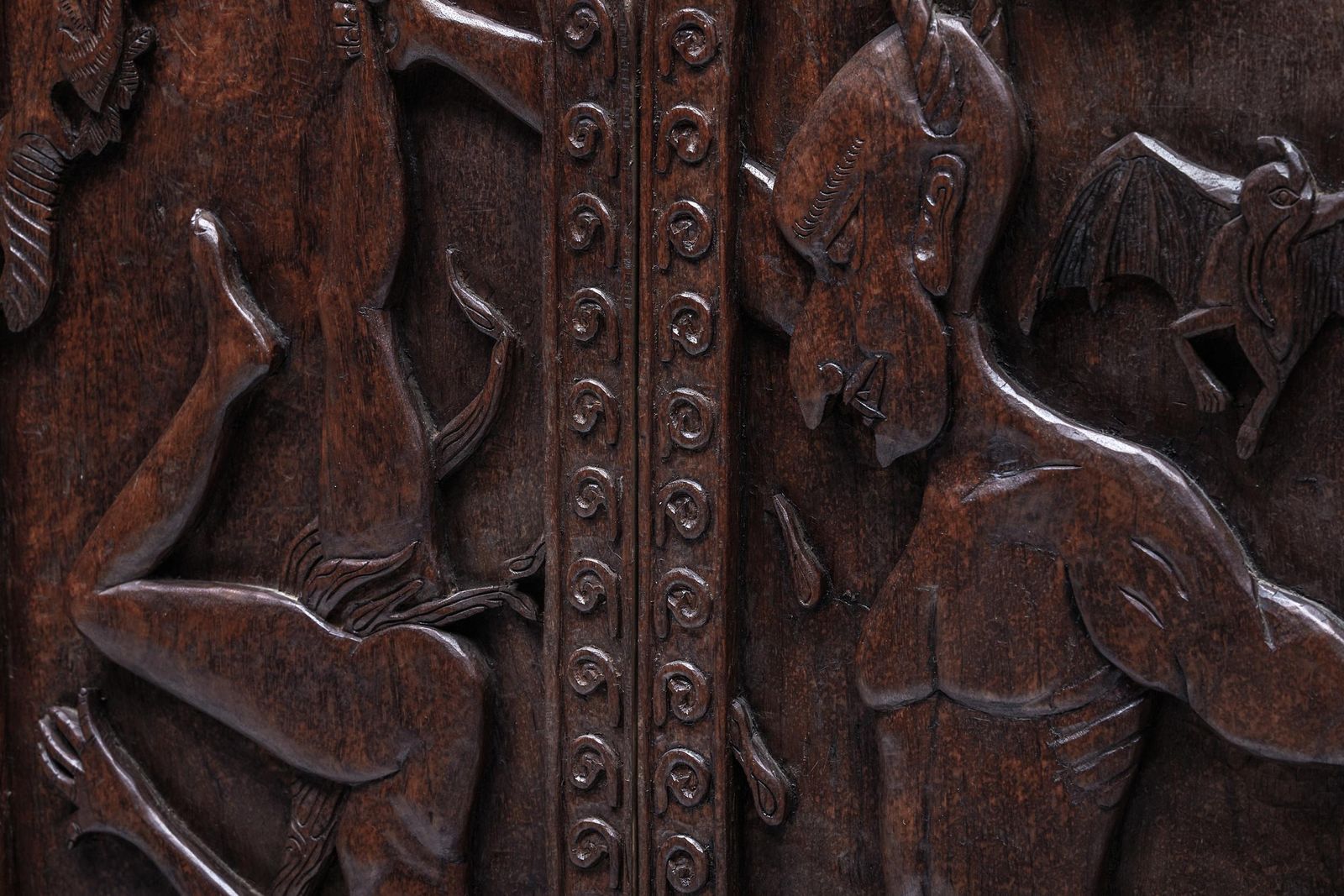 photo furniture Carved Throne Chairs With Relief Design In Wood, 20th Century