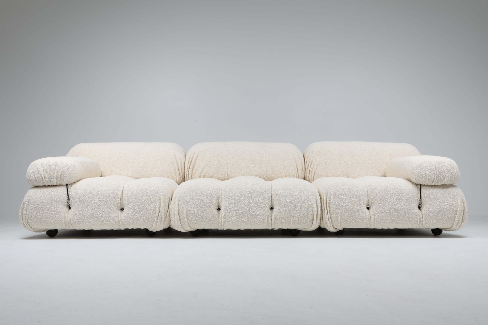 Camaleonda Three Seater In Boucle Wool With 2 Armrests By Mario Bellini, 1970's photo for sale