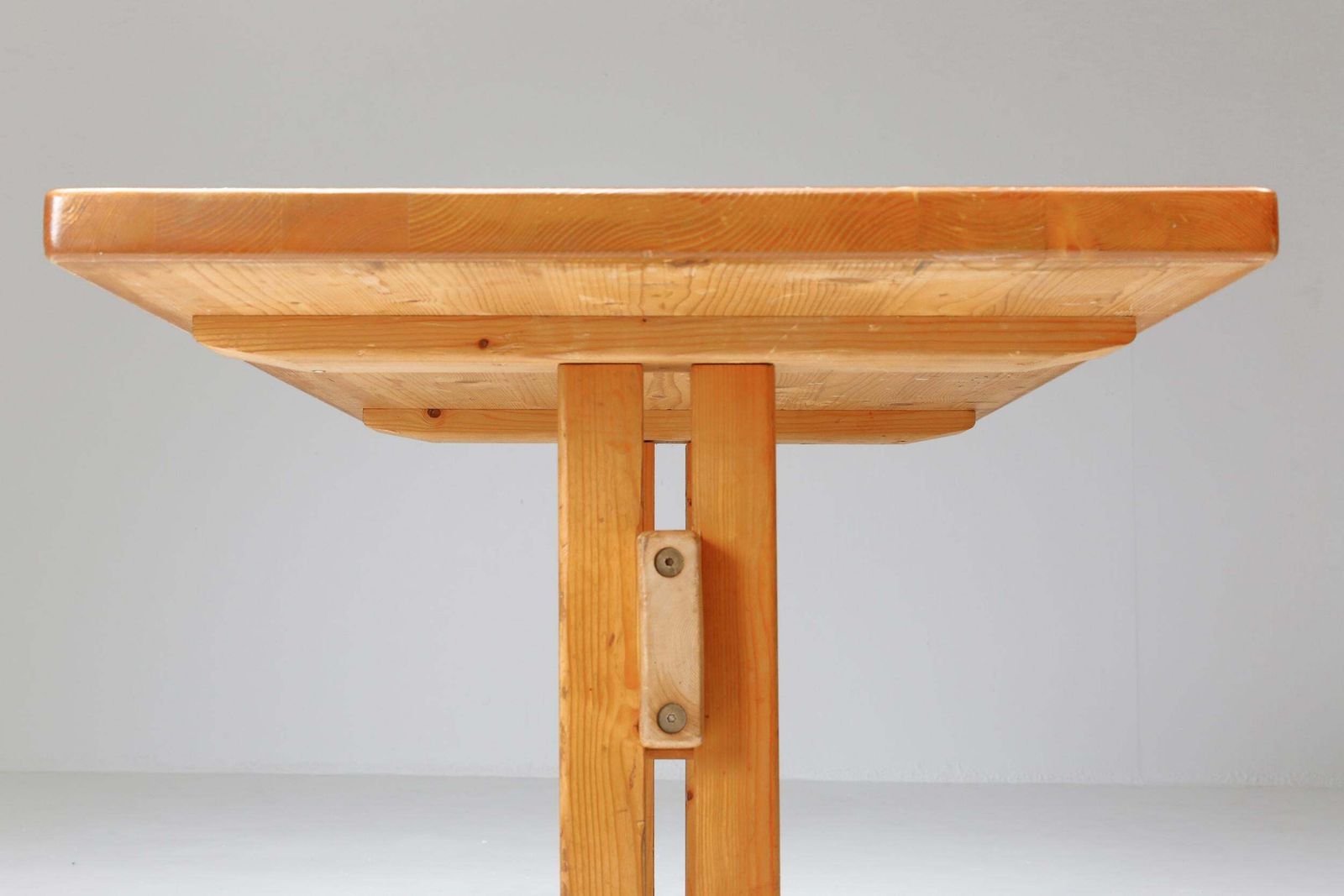 photo vinterior Pine Perriand Tables, French Modernism