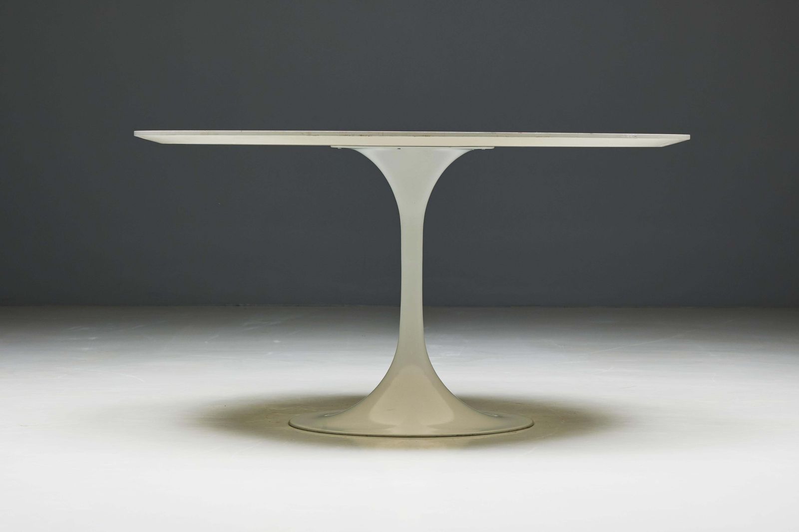 Tulip Dining Table By Eero Saarinen For Knoll, United States, 1960s photo for sale