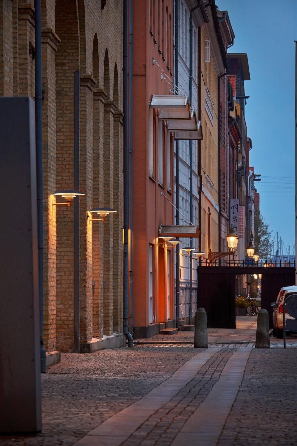 Louis Poulsen, Outdoor Wall Lamp In Cooper By Poul Henningsen photo Garden Lighting